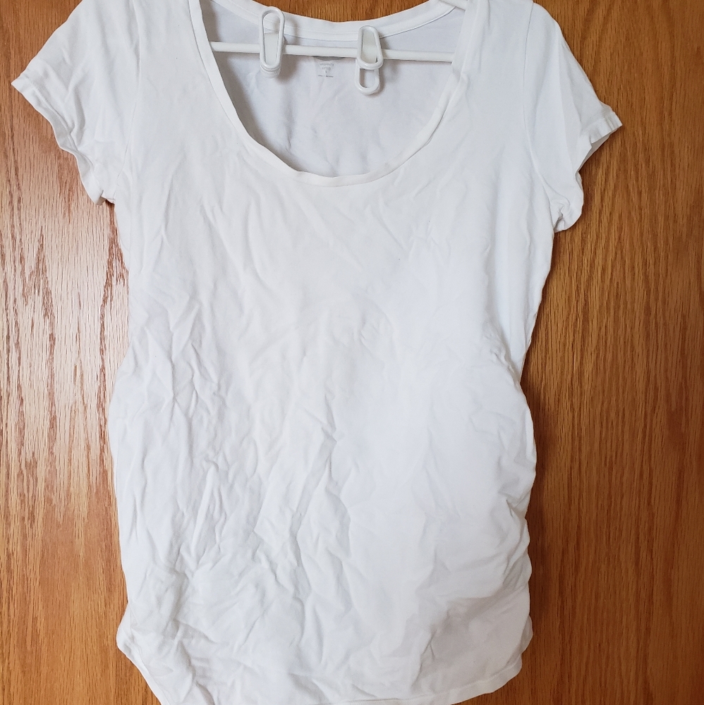 Old Navy Maternity fitted tshirt